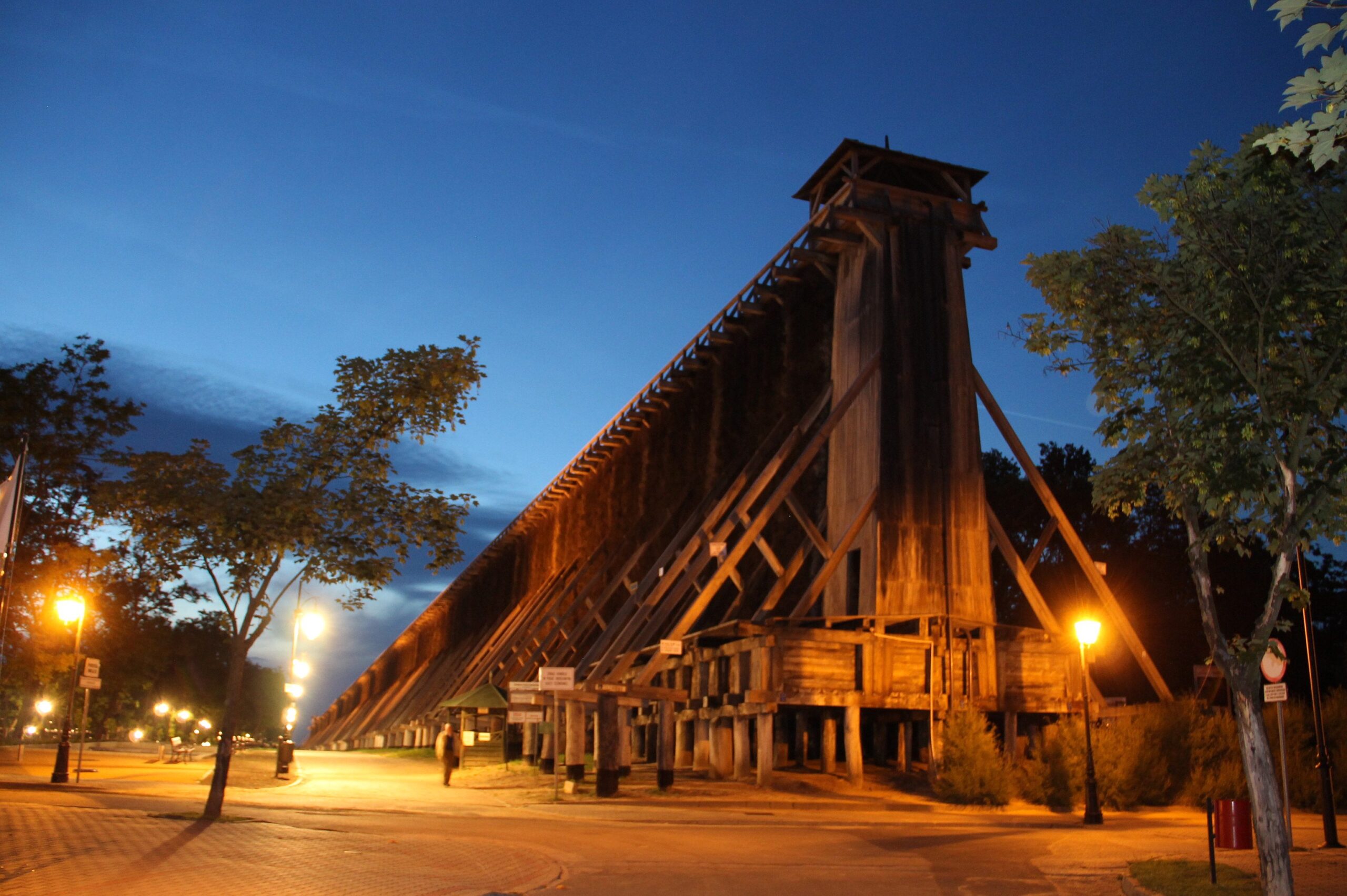 Ciechocinek nocą! Poznaj urokliwy Ciechocinek z nami.